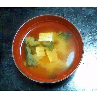 木綿豆腐とわかめの味噌汁